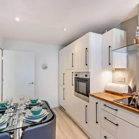 Apartment 3 Bed In Oc-f29650 Whitby